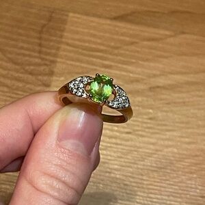 Vintage Elegant Green Gemstone Ring with Gold Band